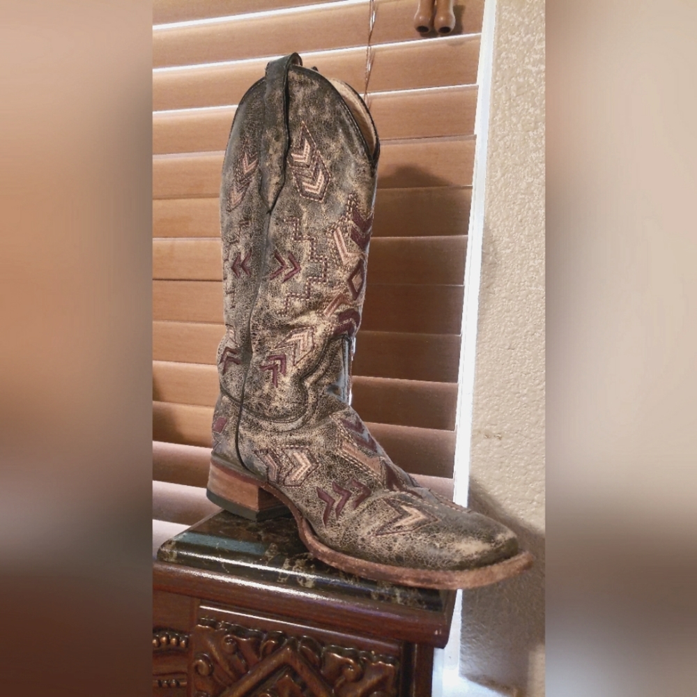Cowboy boots - Picture 1 of 12
